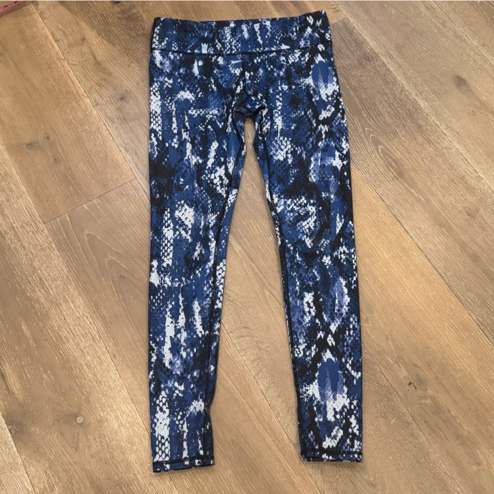 ALO Yoga Blue, Black & White Snakeskin Pattern Leggings